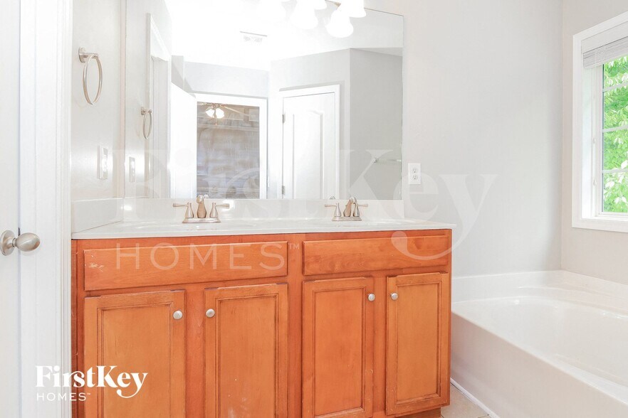 Building Photo - 123 Sorghum Ct