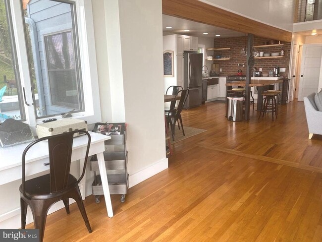 Building Photo - 3550 Bay View Dr