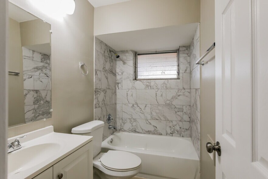 Building Photo - 141 NW 76th Terrace