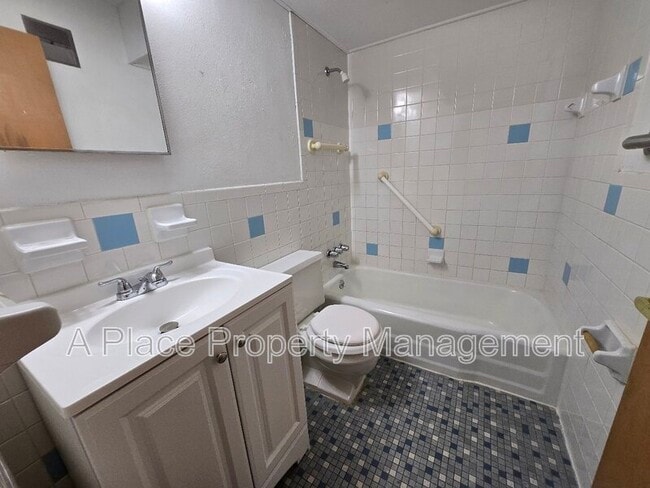 Building Photo - 2727 Hampton Ave