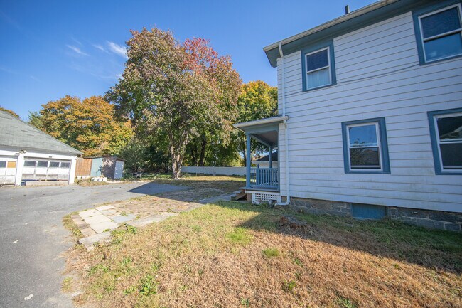 Building Photo - 32 Linnell St