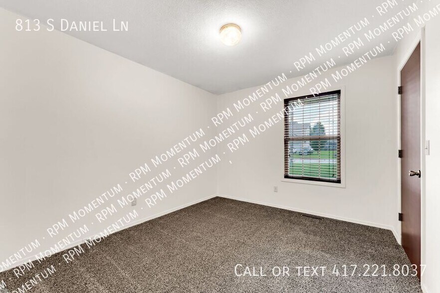 Building Photo - 813 Daniel Ln