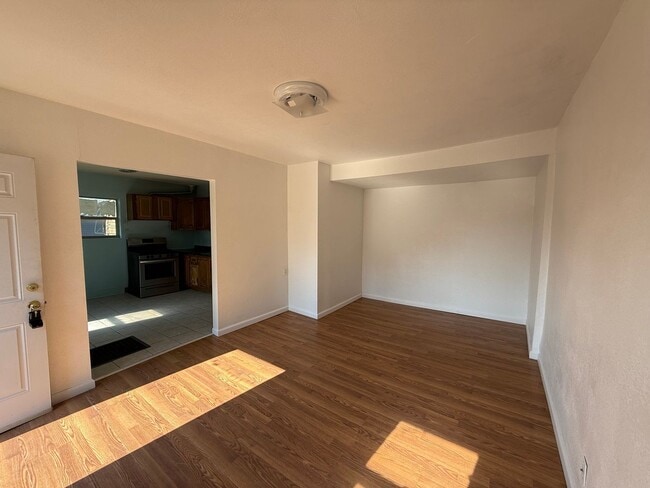 Building Photo - Two bedroom, One bathroom house located in...