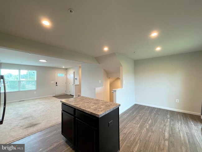 Building Photo - 46350 Sandbar Ln