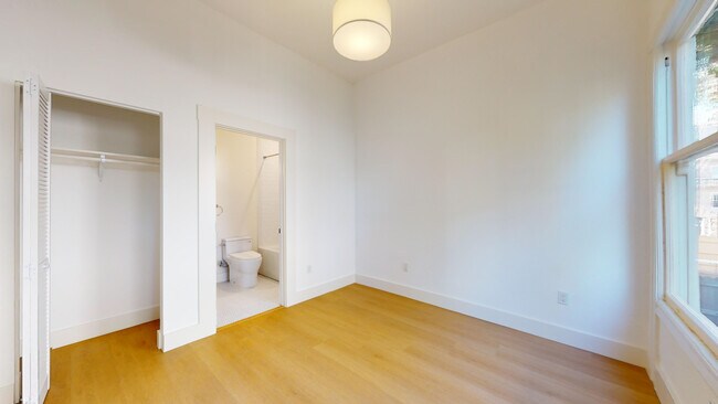 Building Photo - 550 Baker St