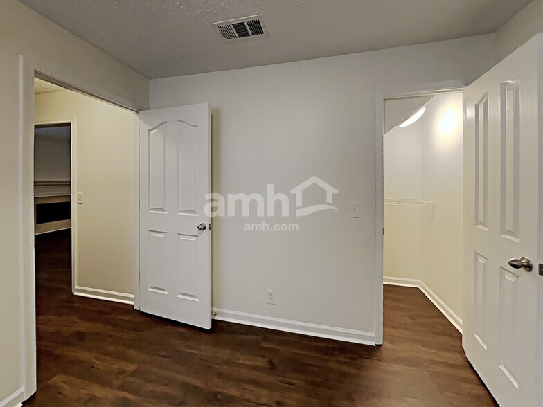 Building Photo - 1911 Odessa Ave