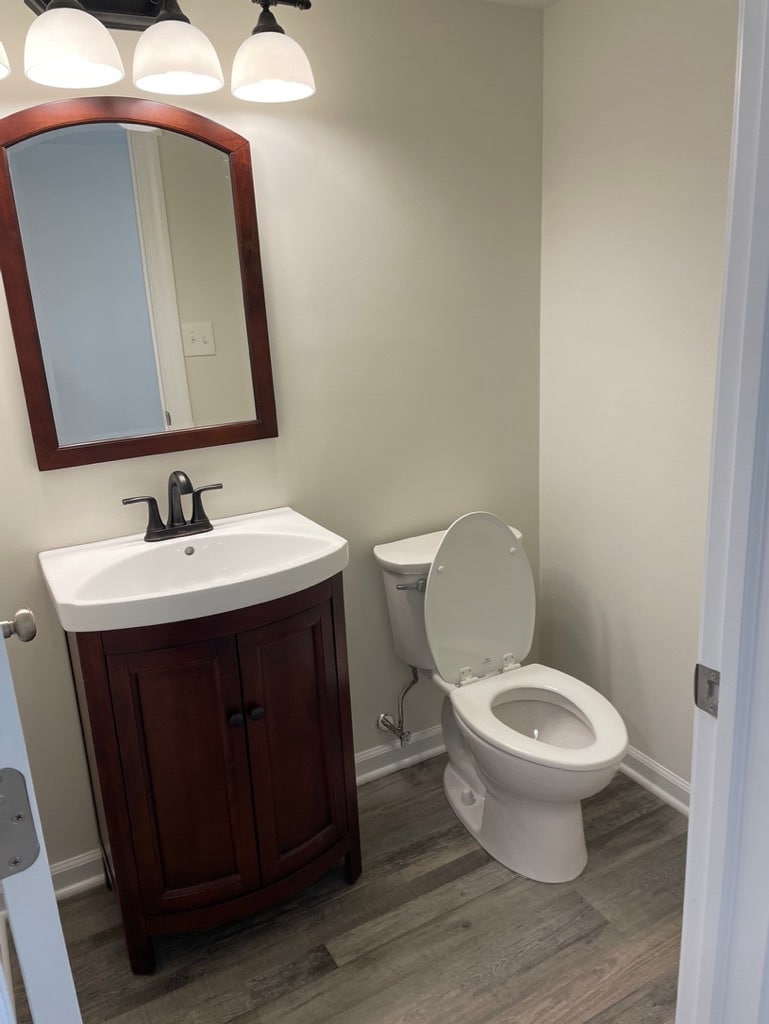 powder room - 160 Rockleigh Dr