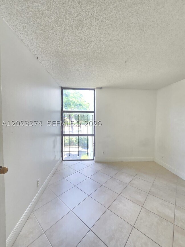 Building Photo - 16919 N Bay Rd