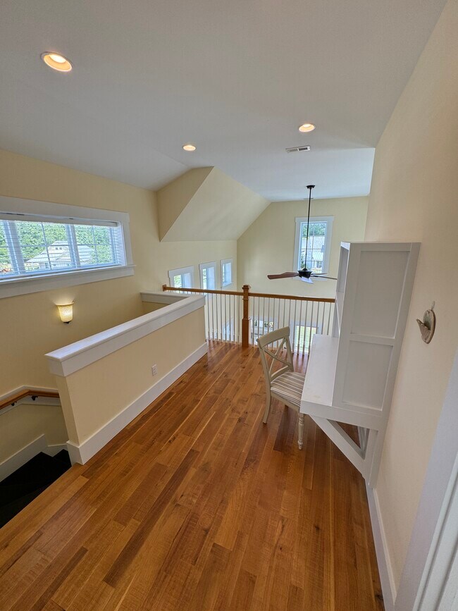 Building Photo - 819 Meadowsweet Ln