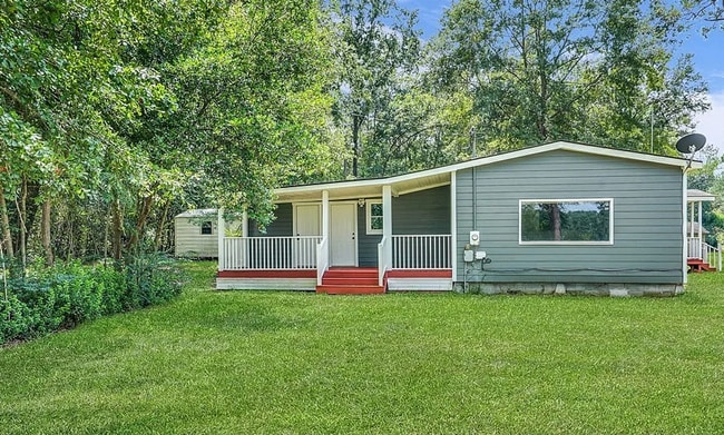 Building Photo - Ideal for Families or Roommates: 4BR/3BA Lakefront Home with Dual Private Suites