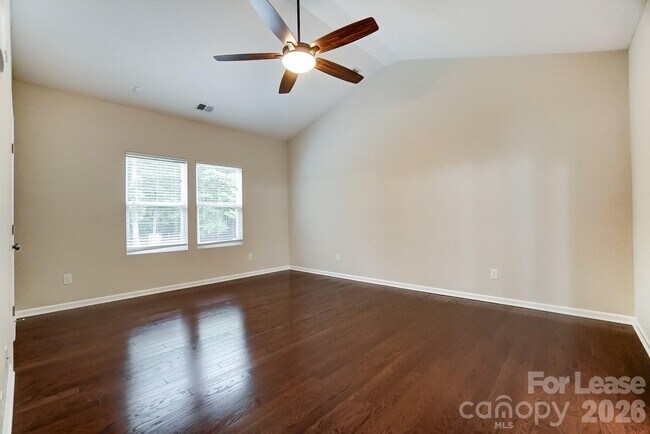 Building Photo - 1934 Madeira Cir