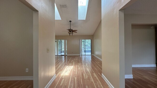 Building Photo - 487 Carrigan Ave