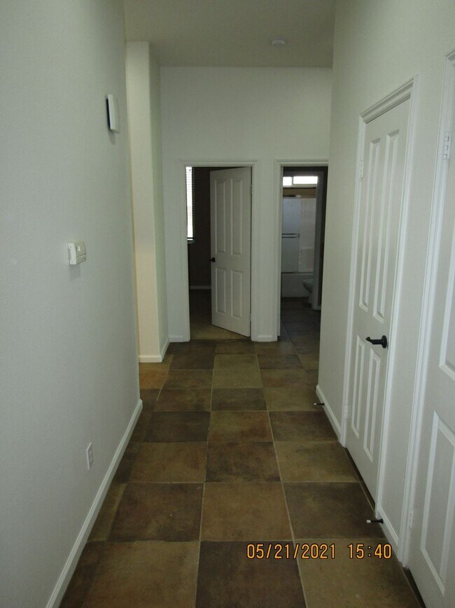 Building Photo - Centrally Located Single Story Home in Traditions