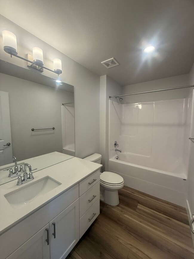 Building Photo - Beautiful 3-Bedroom + Bonus Loft Home in B...