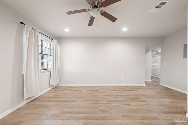 Building Photo - 4624 Santa Rosa Dr