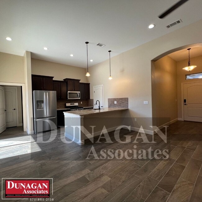 Building Photo - 409 Baler Ln