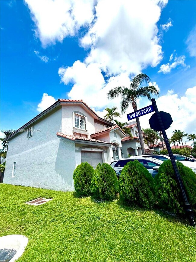 Building Photo - 5042 NW 114th Ct