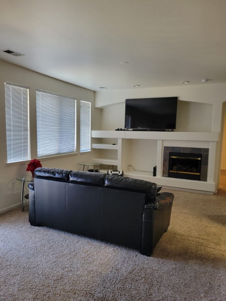 Building Photo - 837 E 98th Ave