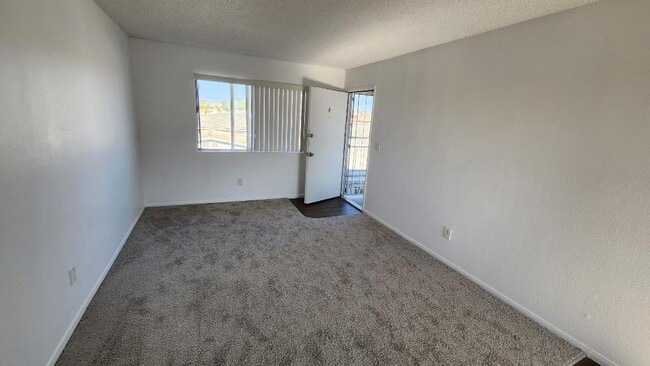 Building Photo - 324 Zenith St