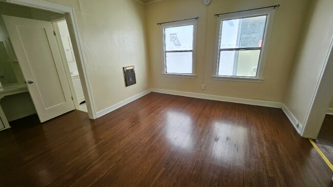 Building Photo - 727 S Coronado St