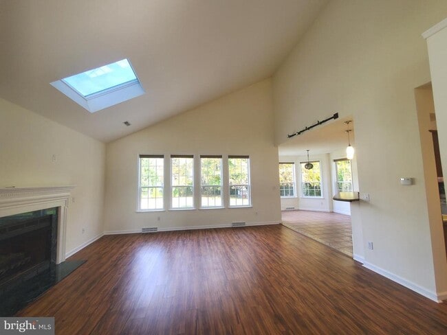 Building Photo - 5 Bandcroft Dr
