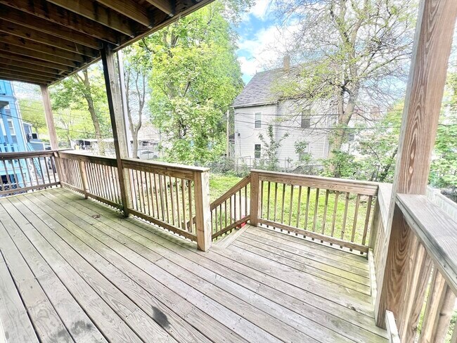 Building Photo - 13 Hendry St