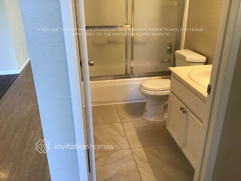 Building Photo - 1812 Johnson Dr