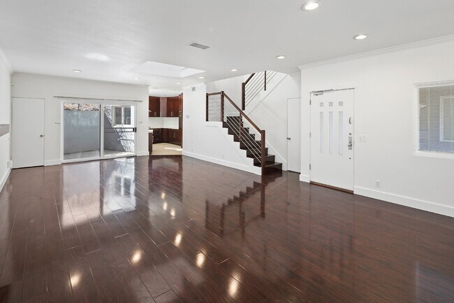 Building Photo - Modern 3 Bedroom Townhouse with Prime Location on Kettner Boulevard in San Diego