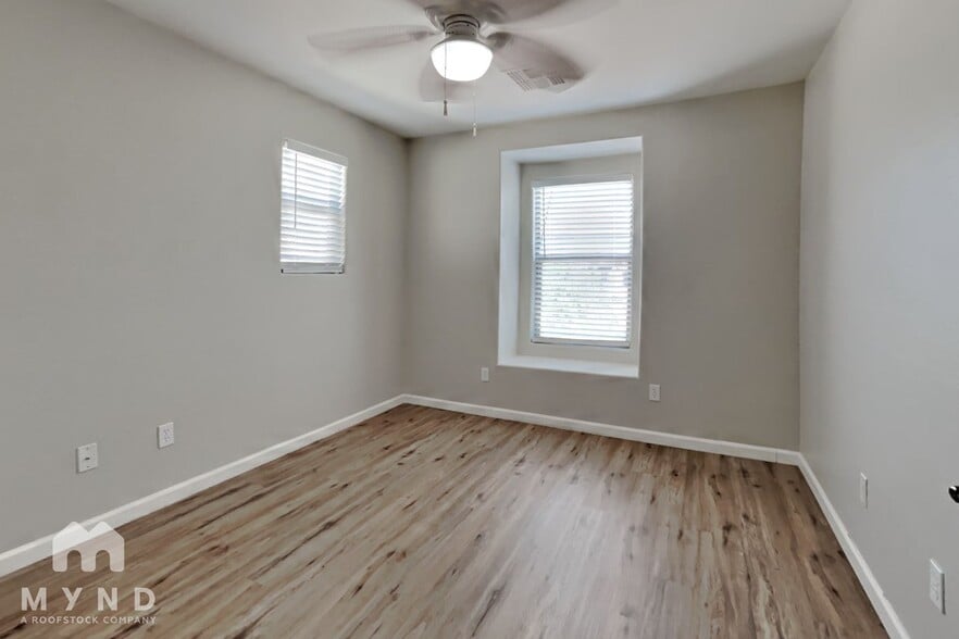 Building Photo - 1348 S Loback Ln