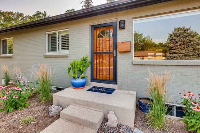 Building Photo - 6047 Independence St