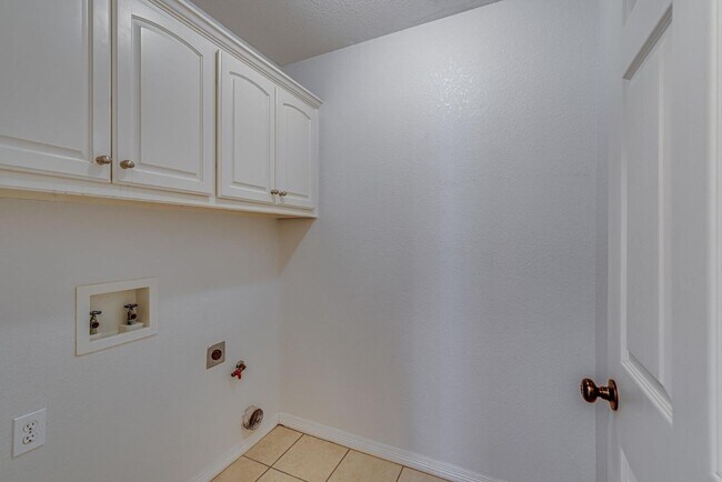 Building Photo - 1644 Greenway Ct
