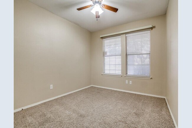Building Photo - 1202 Angelina Dr