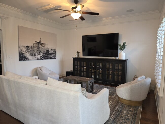 Building Photo - Resort Living At It's Finest in Foxland Harbor