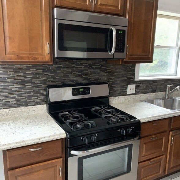 Building Photo - 11 Bedford Ave