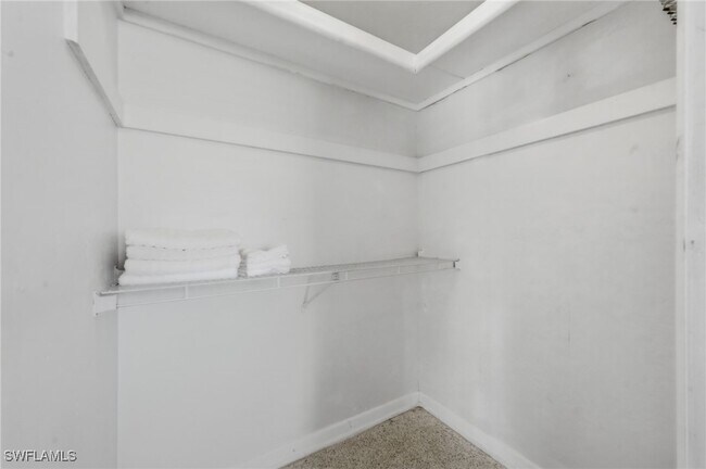 Building Photo - 4044 Country Club Blvd