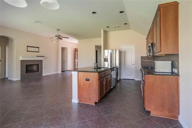 Building Photo - 2542 Ravenwood Dr