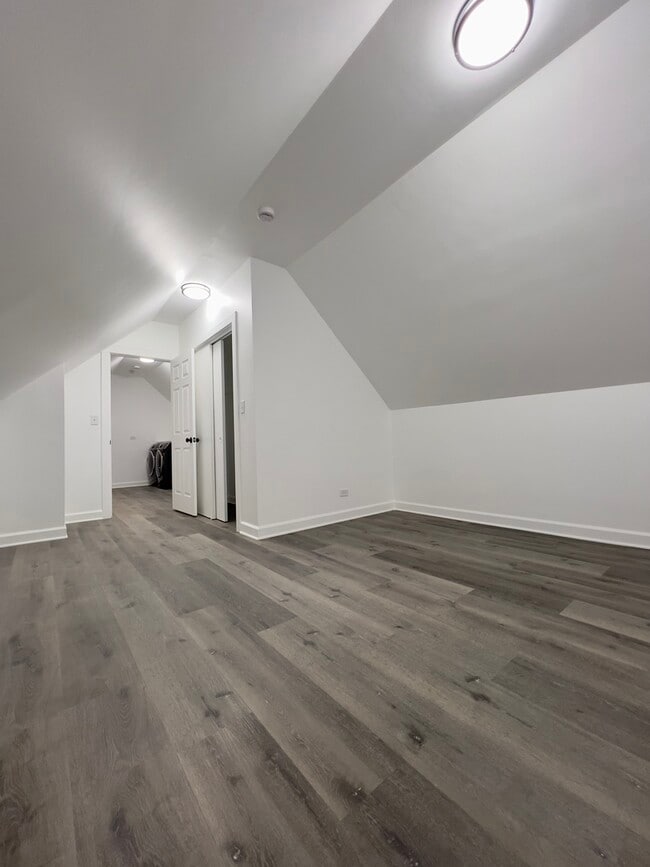 Building Photo - 4537 S Hermitage Ave