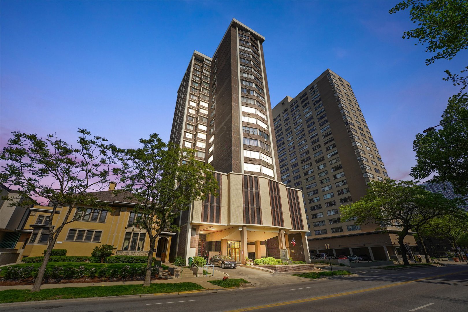 Building Photo - 6325 N Sheridan Rd