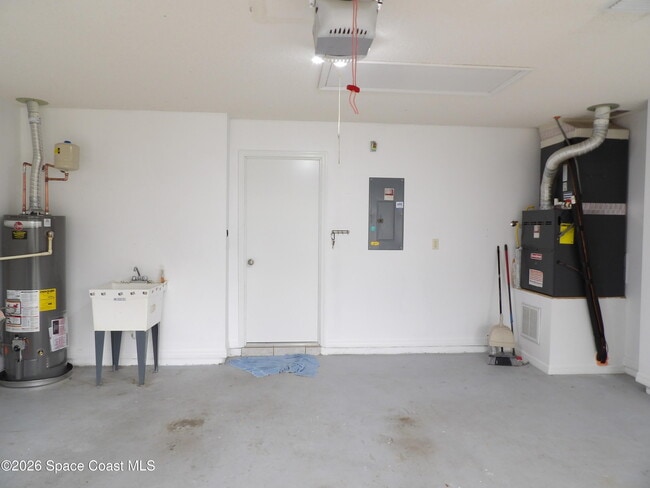 Building Photo - 3685 Kestrel Ct