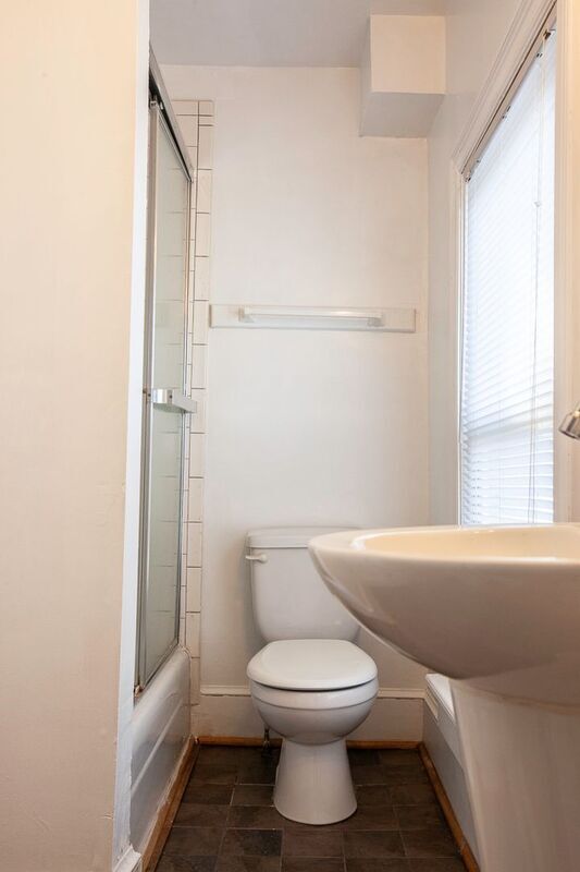 Building Photo - 1405 Charles St