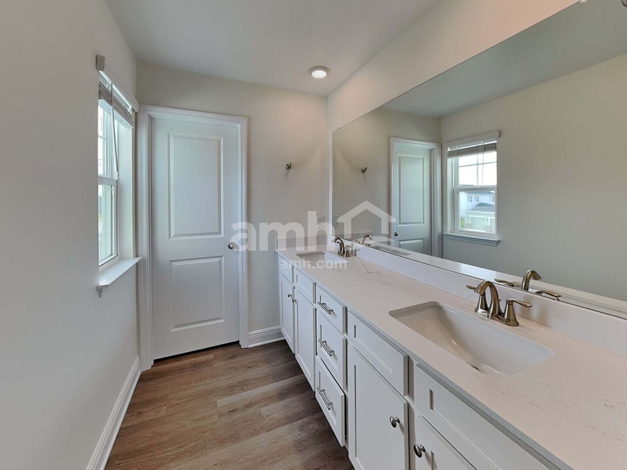 Building Photo - 5950 Pinewood Ests Dr
