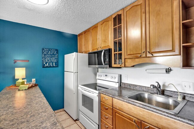 Building Photo - Kihei Manor #202 – Furnished 1BR Condo Steps from The Cove!