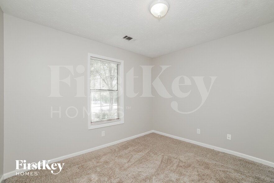 Building Photo - 3902 Viola Ct