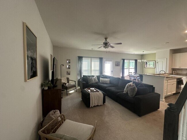 Building Photo - 724 Hezekiah Little Dr