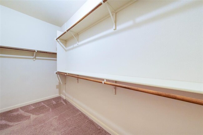 Building Photo - 1620 Bryant Dr
