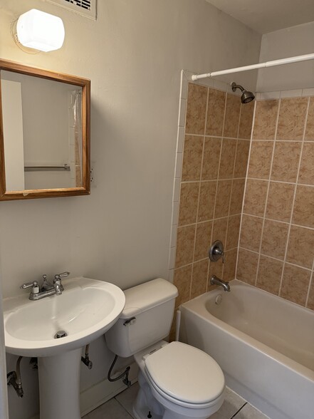 1M1 - 28 E Mount Vernon Pl