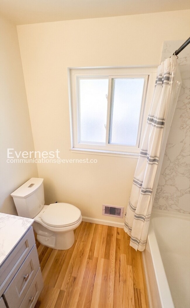 Building Photo - 4-Bed/2-Bath/Available Now!