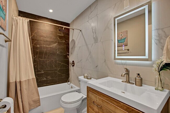 Building Photo - 2632 Madison St