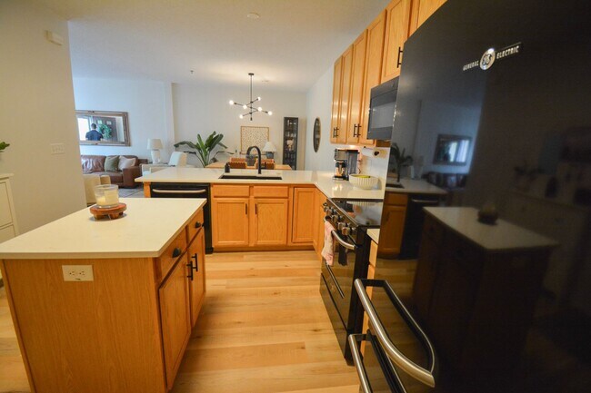 Building Photo - Stunningly Update 2 bed 1.5 bath Townhome ...
