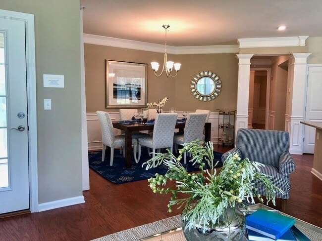 Building Photo - 130 University Ave